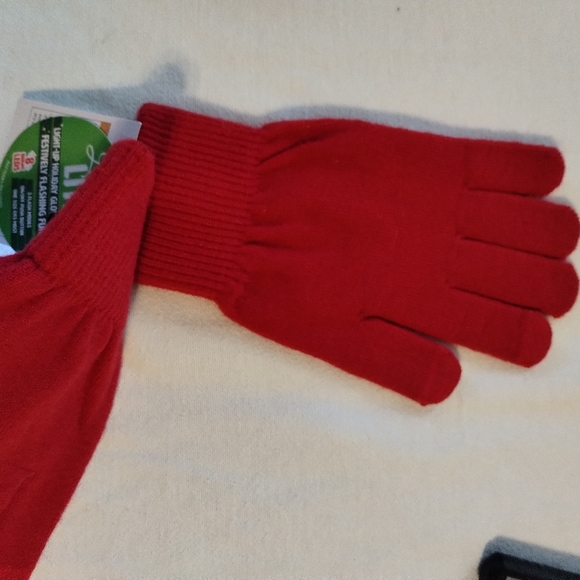 New with tags Christmas light up gloves - Picture 3 of 4